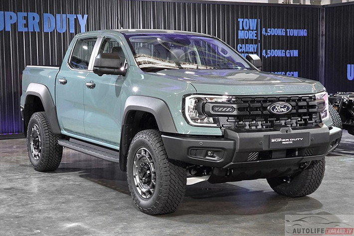 Ford Ranger SUPER DUTY được định vị là mẫu xe dành cho khách hàng có nhu cầu chuyên chở và kéo tải nặng trong các điều kiện khắc nghiệt. Tại thị trường Đông Nam Á sắp được phân phối mẫu xe này với giá "mềm" hơn, nhờ lắp ráp tại Thái Lan.