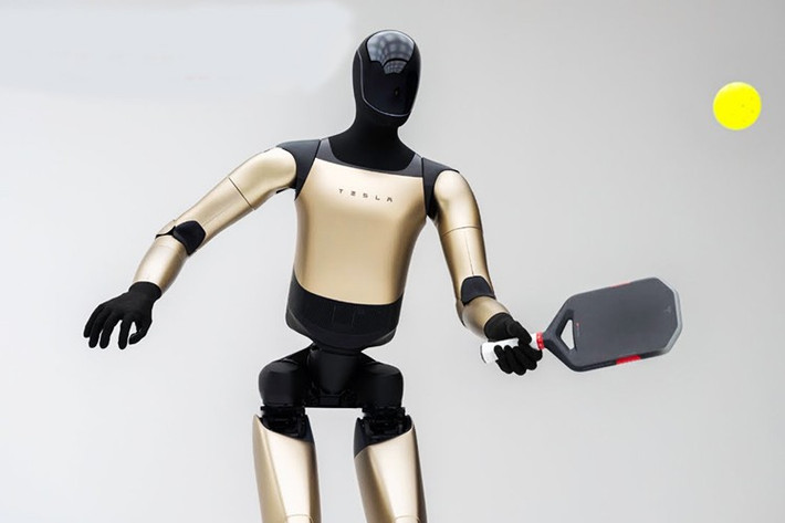 Về phía Tesla, đóng góp cốt lõi của họ là tập trung vào thử nghiệm hành vi luồng khí xung quanh vợt trong các đường vung vợt khác nhau. Hãng xe điện đã đánh giá cẩn thận hệ số lực cản, mô hình thức khuấy động và cách các điều chỉnh hình học cụ thể ảnh hưởng đến khả năng tăng tốc của vợt.