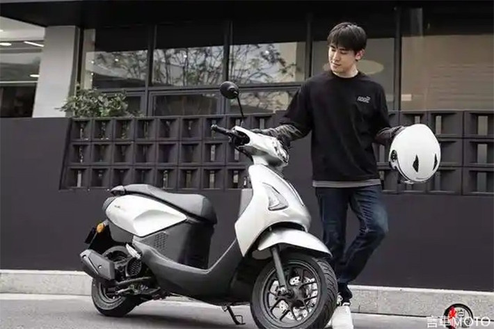 Phiên bản 2025 của mẫu xe tay ga Honda NWM125 vẫn giữ nguyên phong cách Neo-Retro (tân cổ điển) đặc trưng – kết hợp hài hòa giữa vẻ ngoài hiện đại, sang trọng và tinh tế.