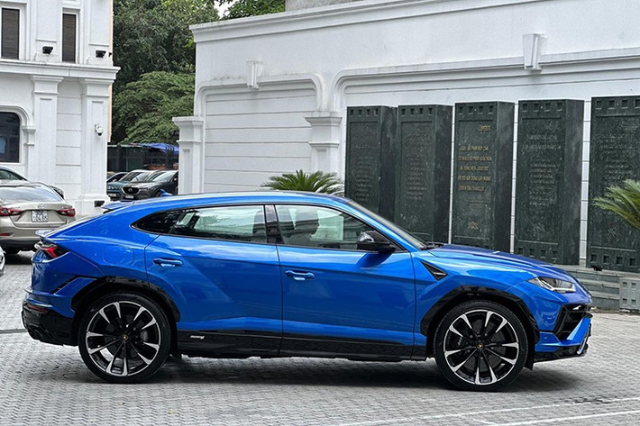 Với gần 30 xe xuất hiện tại Việt Nam, nhiều hơn bất kỳ chiếc xe Lamborghini đang có mặt tại dải đất hình chữ S này, đủ để thấy sức hút của xe Lamborghini Urus lớn đến chừng nào. Nếu như cần 1 chiếc xe siêu SUV Lamborghini Urus để trải nghiệm thì xe đã qua sử dụng là lựa chọn đáng cân nhắc..