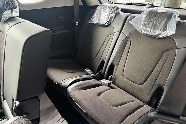 Về vận hành, Hyundai Stargazer 2026 thế hệ mới sẽ vẫn sử dụng động cơ xăng Smartstream 1.5L, cho công suất 113 mã lực và mô-men xoắn 144 Nm, kết hợp hộp số tự động vô cấp iVT và hệ dẫn động cầu trước. Điểm nâng cấp đáng chú ý của mẫu xe này nằm ở gói an toàn chủ động ADAS.