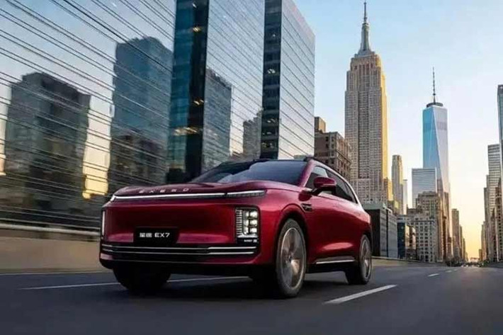Việc chính thức đi vào sản xuất hàng loạt vào đầu tháng này cho thấy mẫu xe SUV điện cỡ lớn Exeed EX7 đã sẵn sàng để tiến ra thị trường, mang theo kỳ vọng về một cuộc bứt phá mới cho tập đoàn Chery trong phân khúc xe sang.
