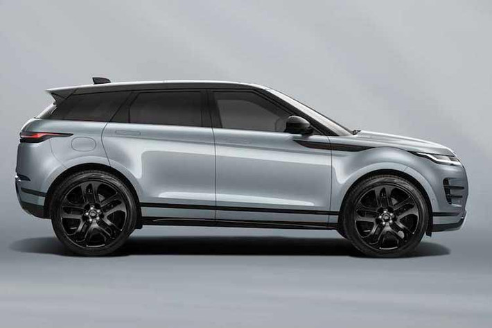 Range Rover Evoque nâng cấp trong ngôn ngữ thiết kế ngoại thất tối giản. Thiết kế lưới tản nhiệt mới theo ngôn ngữ chung của thương hiệu mang đến diện mạo đồng nhất cho toàn bộ dòng xe Range Rover. Thiết kế ngoại thất được nhấn mạnh bởi hệ thống đèn pha siêu mảnh.
