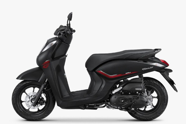 Trong khi đó, Honda Genio CBS Special Color nổi bật nhờ bộ vành trắng và hai tùy chọn màu tam thể đặc biệt (Đỏ – Trắng – Xanh dương) gợi nhớ phong cách rô-bốt Gundam, và màu Trắng-Đen trẻ trung, năng động. Phiên bản này có giá 20.275.000 IDR (32,27 triệu đồng).