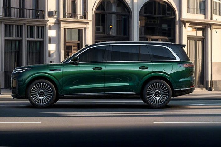 Điểm nhấn đặc biệt của Fulwin T11 nằm ở phần đầu xe, với thiết kế được Chery khẳng định lấy cảm hứng từ Thái Hòa Điện của Tử Cấm Thành, biểu tượng quyền lực của triều đình Trung Hoa xưa.