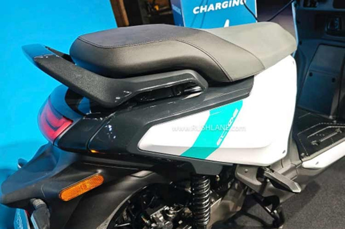 Cung cấp sức mạnh cho EC-06 là khối động cơ đồng bộ nam châm vĩnh cửu bên trong (IPMSM) đi kèm bộ pin cố định dung lượng 4 kWh. Xe đạt tốc độ tối đa 79 km/h, mô-men xoắn cực đại 26 Nm và công suất đỉnh 6,7 kW.