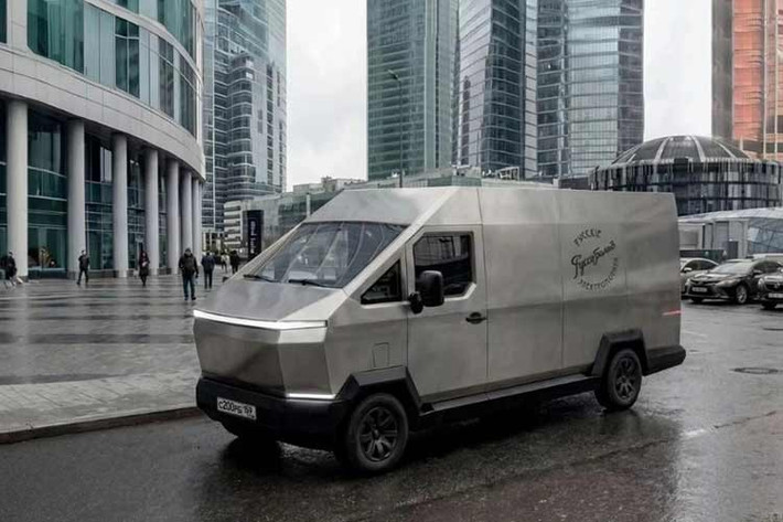 Về sức mạnh, xe được trang bị mô-tơ điện công suất 200 mã lực đi kèm khối pin 115kWh, mang lại tầm hoạt động khoảng 400 km sau mỗi lần sạc đầy. Bên cạnh đó, các công nghệ an toàn như phanh ABS, cân bằng điện tử ESP và camera 360 độ cũng xuất hiện đầy đủ, biến F200 thành một mẫu xe vừa thực dụng vừa an toàn.