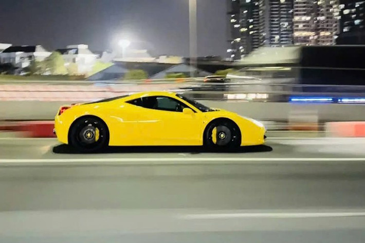 Không ai rõ anh mua chiếc siêu xe Ferrari 458 Italia này từ khi nào nhưng cũng phải gần 6 năm xe ở trong garage doanh nhân này, lúc về nước từ 2011, chiếc Ferrari 458 Italia thuộc sở hữu của tay chơi siêu xe Cường Đô la sau đó được bán lại cho 1 người bạn.