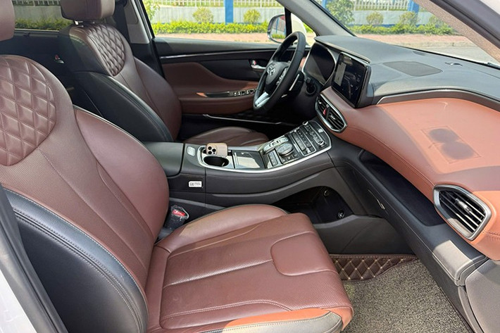 Việc xe Hyundai SantaFe cũ giữ giá cũng đặt ra những lưu ý cho người có nhu cầu mua xe đã qua sử dụng. Dù được đánh giá cao về chất lượng hoàn thiện và độ bền, người mua vẫn cần cẩn trọng khi chọn xe.