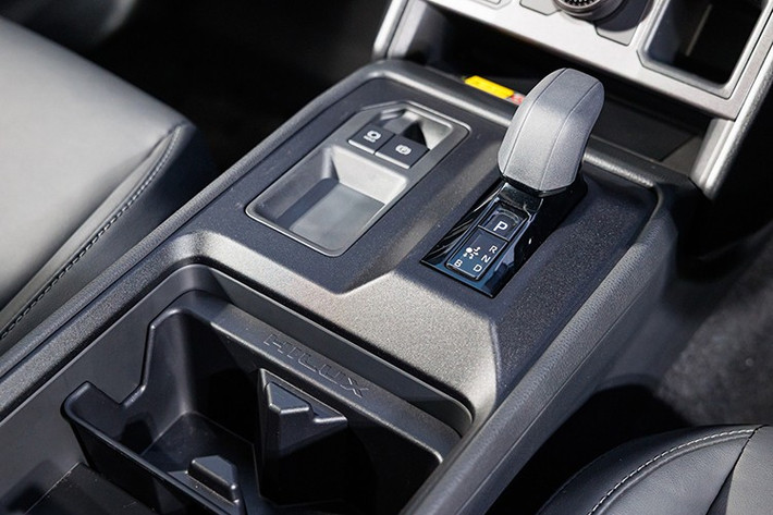 Xe sử dụng pin lithium-ion NMC dung lượng 59,2 kWh, cho phạm vi hoạt động khoảng 315 km theo chu trình NEDC. Toyota cho biết thời gian sạc nhanh DC từ 20% đến 80% chỉ mất khoảng 30 phút (công suất sạc tối đa 125 kW), trong khi sạc AC hỗ trợ công suất đến 10 kW.