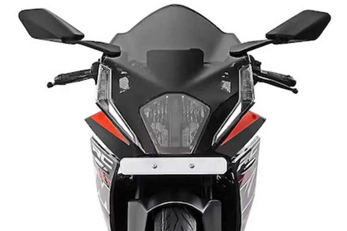 Mặc dù mẫu mẫu xe KTM 160 Duke bản naked-bike gần đây đã được trang bị màn hình TFT, nhưng KTM vẫn chưa xác nhận liệu RC 160 có được nâng cấp tương tự trong thời gian tới hay không.