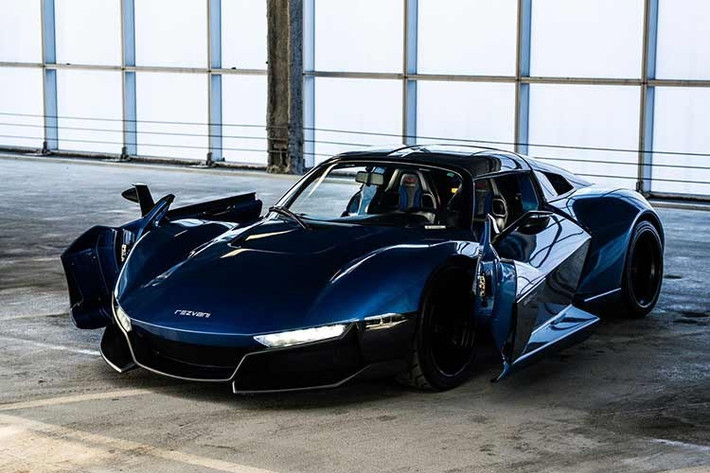 Chiếc Rezvani Beast Alpha này sử dụng lốp trước sản xuất năm 2016, và hệ thống điều hòa không khí không còn hoạt động. Đồng hồ hiển thị số cũng ngừng hoạt động. Mặc dù có nhiều lỗi và thậm chí có thể không hợp pháp ở một số tiểu bang, nhưng vẫn có người yêu thích nó và mang về nhà. Họ đã trả 111.000 USD (khoảng 2,88 tỷ đồng) cho chiếc xe bị hư hỏng nặng này.