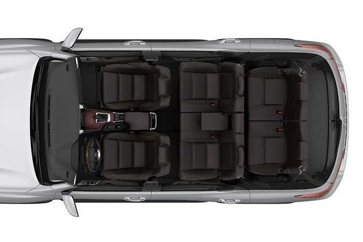 Đối với một số thị trường như Ấn Độ hay Đông Nam Á và rất có thể là cả Việt Nam, Fortuner 2027 thậm chí có thể được trang bị cửa sổ trời toàn cảnh – tính năng mà nhiều khách hàng đã chờ đợi từ lâu trên mẫu SUV này.