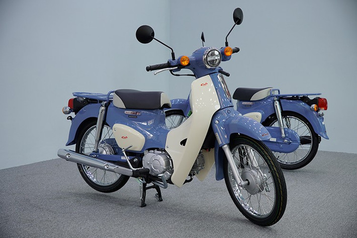 Honda Cub được chính thức trình làng từ năm 1958. Đến nay, số xe bán ra thị trường đã vượt mức 100 triệu chiếc. Đây cũng là mẫu xe máy được sản xuất nhiều nhất và cũng bán chạy nhất trên thế giới.