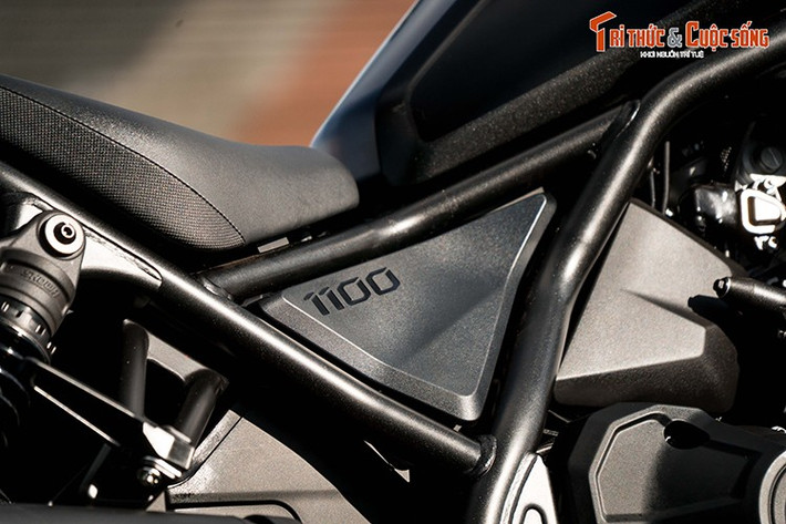 Xe được trang bị màn hình kỹ thuật số 5 inch nâng cấp, có khả năng kết nối điện thoại qua ứng dụng Roadsync. Ngoài ra, bảng đồng hồ được tăng thêm 10 mm độ dày, đồng thời bổ sung tiện ích với cổng sạc USB-C.