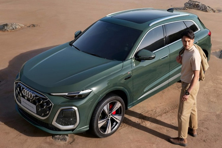 Audi Q5L hoàn toàn mới do liên doanh FAW–Audi sản xuất hiện đã được mở cọc tại thị trường Trung Quốc với 4 phiên bản và mức giá từ 313.000-385.000 Nhân dân tệ (tương đương 1,095-1,347 tỷ đồng). Q5L là mẫu xe dành riêng cho thị trường Trung Quốc nhằm đáp ứng thị hiếu thích xe dài, rộng của người tiêu dùng nội địa.