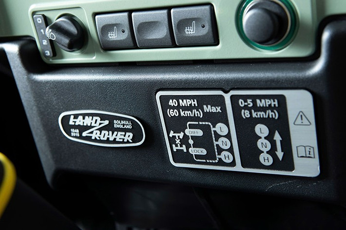 Để kỷ niệm loạt sản phẩm tiền sản xuất đầu tiên từ năm 1947, phiên bản Heritage Edition lấy cảm hứng từ HUE 166 là một phiên bản hiếm có. Tổng cộng chỉ có 2.654 chiếc được sản xuất trên toàn thế giới, trong đó 400 chiếc đến Vương quốc Anh. Được sơn màu Grasmere Green, chiếc xe này đi kèm với sổ theo dõi sở hữu chi tiết.