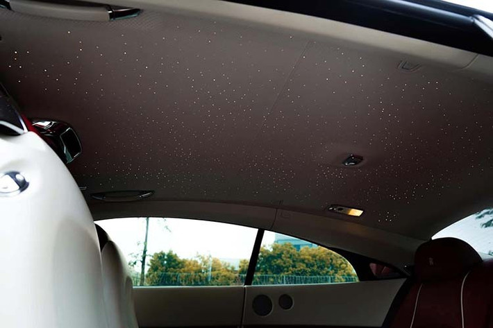 Wraith từng là chiếc xe nhanh nhất được sản xuất bởi Rolls-Royce Motor Cars. Xe được công bố vào tháng 1/2013 và ra mắt tại Geneva Motor Show 2013. Việc giao hàng bắt đầu từ quý 4/2013, hiện xe đã bị khai tử và hiện được thay thế bằng Rolls-Royce Spectre chạy điện.