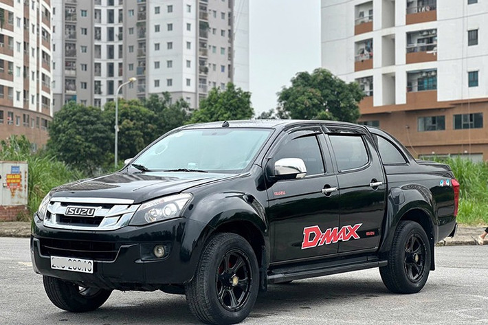Với 300 triệu đồng, những chiếc Isuzu D-Max 2013 mang lại cho bạn sự yên tâm bởi đây là dòng xe có độ bền cao, động cơ tiết kiệm nhiên liệu cùng khả năng vận hành ổn định, giá cả phải chăng so với các mẫu bán tải hiện bán tại Việt Nam.
