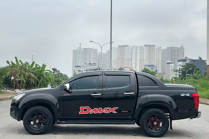 Dù xe đáp ứng được tầm giá nhưng người mua xe bán tải cũ cần kiểm tra kỹ lưỡng tình trạng xe, chất lượng nội/ngoại thất, động cơ, khung gầm cùng các chi tiết quan trọng nhằm đưa về nhà những chiếc xe "bền, khoẻ", ít hỏng vặt. Ngoài ra, trong quá trình giao dịch, người mua nên xem xét lịch sử bảo dưỡng, giấy tờ xe cùng niên hạn sử dụng...