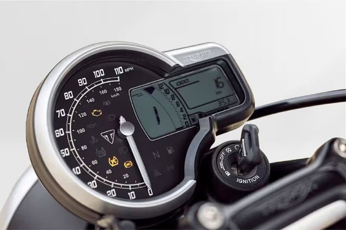 Về hiệu suất, do lược bớt hệ thống điện tử, công suất cực đại của Speed T4 giảm còn 31 mã lực và mô-men xoắn 36 Nm, so với 40 mã lực và 37,5 Nm trên Speed 400.