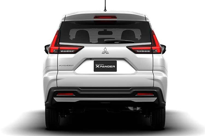 Mâm xe hợp kim 16-inch màu bạc thiết kế dạng đa chấu mới. Điểm nhấn ở đuôi xe là cụm đèn hậu dạng T-Shape đặc trưng đồng bộ với thiết kế đèn ban ngày phía trước, dễ dàng nhận diện ở mọi góc nhìn.