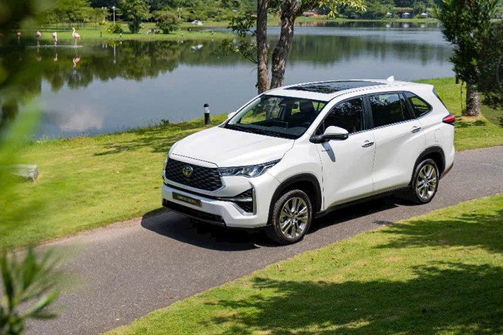 Một mẫu xe khác của Toyota cũng góp mặt trong top đầu là Innova Cross HEV với doanh số 170 xe, xếp thứ ba trong bảng xếp hạng xe hybrid tháng 5/2025 vừa qua.
