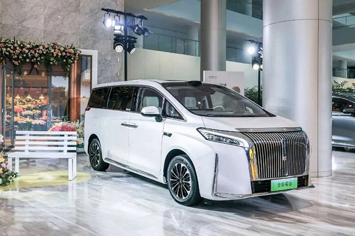 Gaoshan 7 là phiên bản trục cơ sở ngắn của cùng 1 nền tảng MPV hạng sang nhà Wey. Ngoài ra hãng còn có các dòng Gaoshan 8 và 9 với thiết kế tương tự nhưng sở hữu trục cơ sở dài hơn. Dự kiến các mẫu xe này cũng sẽ sớm nhận được những cập nhật tương tự. Tại Việt Nam, Wey Gaoshan 9 cũng đang được bán với tên Wey 80.