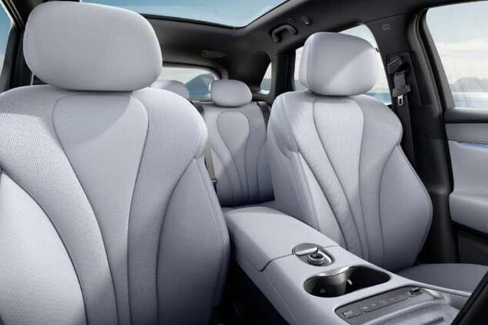 Bên cạnh thế mạnh về pin, BYD còn cung cấp cho Sealion 06 DM-i 2026 tùy chọn hệ thống hỗ trợ lái thông minh "God’s Eye C" tích hợp cảm biến LiDAR hiện đại hơn.