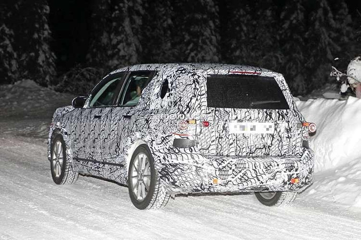 Theo dự đoán, Mercedes-Benz Baby G-Class sẽ có chiều dài dưới 4,5 m, trục cơ sở khoảng 2,7–2,8 m, nhỏ gọn hơn đáng kể so với G-Class tiêu chuẩn nhưng vẫn đảm bảo tư thế bề thế và khả năng vận hành vượt địa hình.