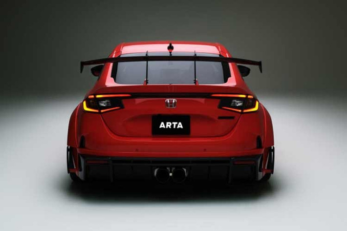 Phần ngoại thất của ARTA GT được thiết kế riêng biệt, bao gồm cản trước, lưới tản nhiệt và vè trước mới. Các chi tiết như cánh chia gió trước (under-spoiler), cánh gió nhỏ (canards) và ống hút gió trên nắp capo đều được làm bằng sợi carbon.