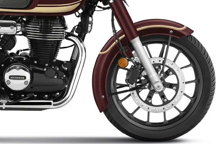 CB350C vẫn được trang bị động cơ xi-lanh đơn 348,6cc, cho công suất 21,07 mã lực và mô-men xoắn 29,5 Nm. Hệ thống khung gầm không thay đổi, với phuộc ống lồng, giảm xóc đôi phía sau và bộ vành hợp kim 19/18 inch.