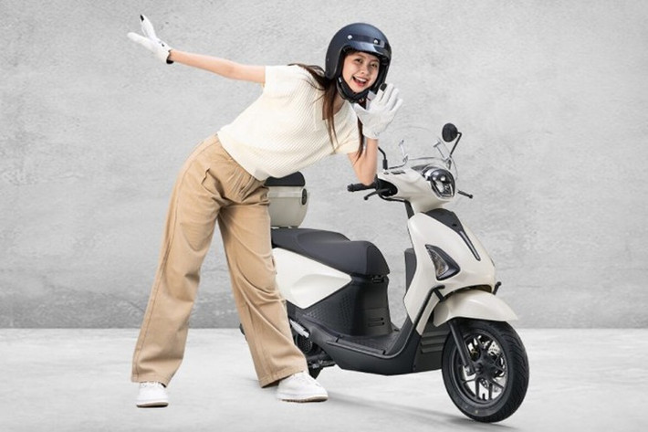 Mô-men xoắn cực đại đạt 9,87 Nm tại 6.000 vòng/phút. Xe sử dụng hộp số tự động CVT, truyền động bằng dây đai đến bánh sau.