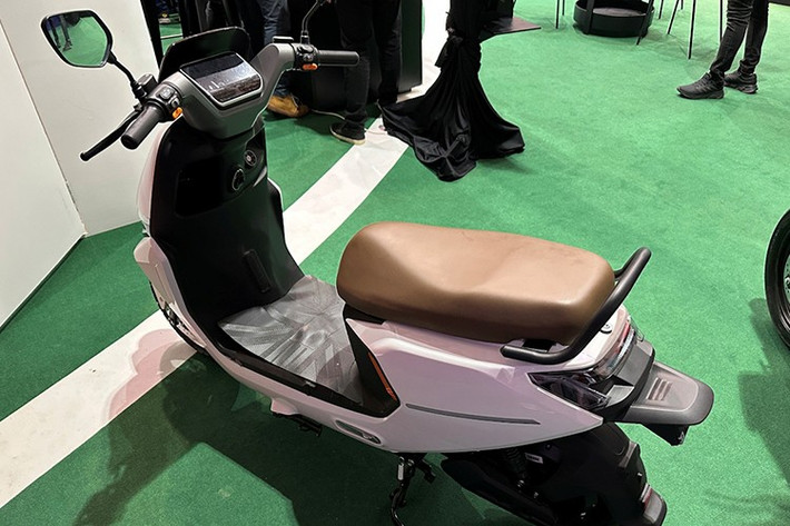 Thực tế, giá bán 599 RM (khoảng 3,7 triệu đồng) của mẫu xe máy điện Solo 1C chỉ áp dụng khi người mua tham gia chương trình MARiiCas – một sáng kiến hỗ trợ phương tiện giao thông xanh tại Malaysia.