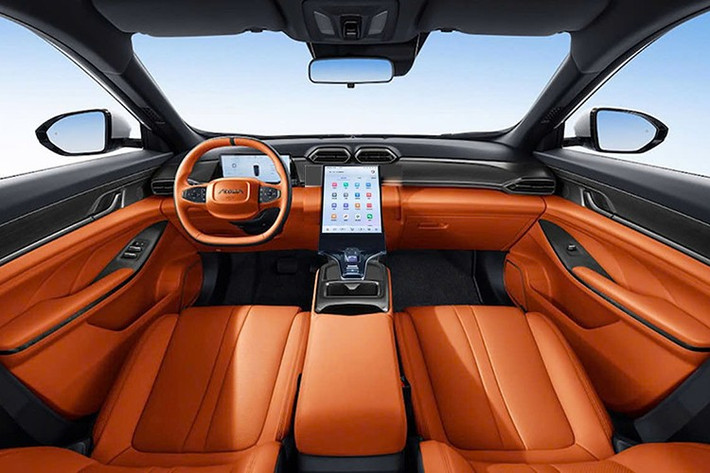 Trang bị của mẫu ôtô điện Trung Quốc này cũng đủ dùng với bảng đồng hồ kỹ thuật số 12,5 inch, kết hợp màn hình cảm ứng trung tâm 10,2 inch, cổng USB Type C và điều hòa tự động.