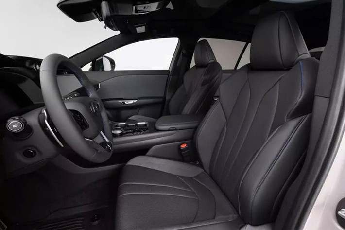 RZ 2026 được lắp ráp tại nhà máy Motomachi ở Nhật Bản và sẽ được bán ra trong tháng này cùng với một số sáng kiến ​​nhằm mang lại lợi ích cho chủ sở hữu xe điện chạy bằng pin (BEV) Lexus RZ, bao gồm các mẫu xe 2023-2025 và các mẫu xe 2026 mới được cải tiến.