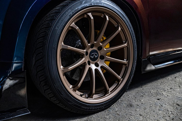 Infiniti QX80 R-Spec không dùng động cơ V6 twin-turbo 3.5L VR35DDTT, thay vào đó là cỗ máy thủ công V6 twin-turbo 3.8L VR38DETT thừa hưởng từ Nissan GT-R, công suất mới vượt mức 1.000 mã lực.