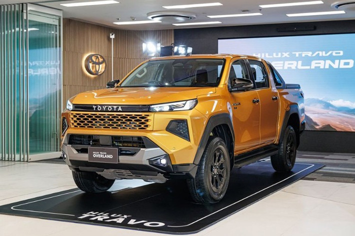 Theo một số nguồn tin, Toyota Hilux thế hệ mới sẽ được phân phối tại Việt Nam với 3 phiên bản, trong đó khả năng cao sẽ có cả bản Overland giống thị trường Thái Lan. Trong khi đó, bản thuần điện nhiều khả năng sẽ chưa về Việt Nam ngay.