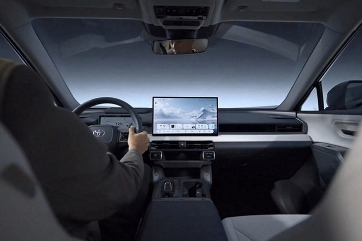 Đáng chú ý, tại thị trường Trung Quốc, mẫu xe SUV Toyota RAV4 phiên bản cho năm 2026 vẫn được cung cấp động cơ xăng 2.0L, cho công suất 169 mã lực.