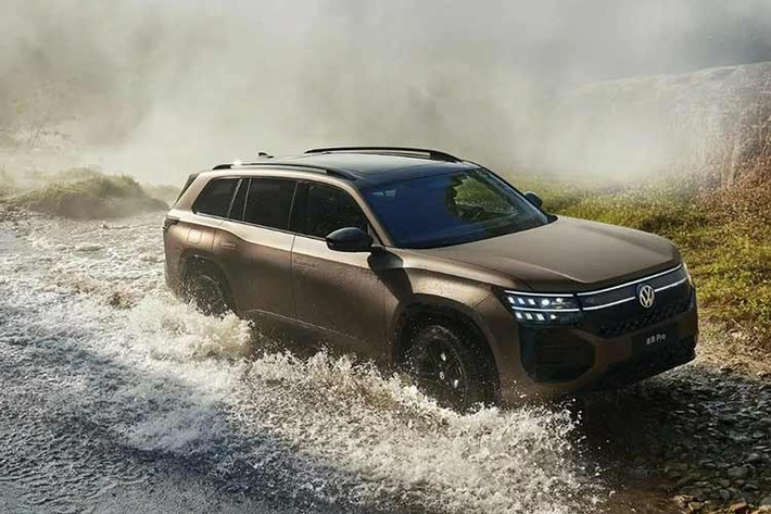 Việc mở đặt hàng Teramont Pro cho thấy tham vọng của Volkswagen trong việc củng cố hiện diện ở phân khúc SUV cỡ lớn tại Việt Nam, nơi người tiêu dùng ngày càng tìm kiếm những mẫu xe không chỉ mạnh mẽ, đa dụng mà còn mang lại trải nghiệm tiện nghi tiệm cận chuẩn mực hạng sang. Với Teramont Pro, hãng xe Đức kỳ vọng tạo ra lựa chọn mới cho nhóm khách hàng đề cao không gian, sự êm ái và công nghệ trong những chuyến đi dài.