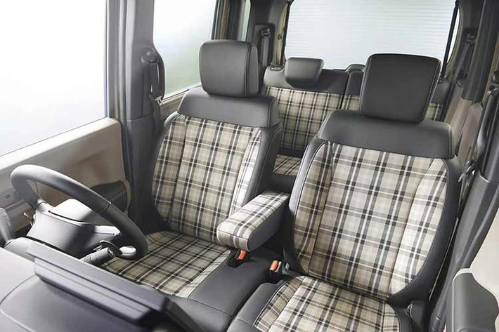 "Trái tim" của Honda N-Van 2026 không có gì thay đổi, vẫn là 2 tùy chọn máy xăng. Đầu tiên là máy xăng 3 xi-lanh, hút khí tự nhiên, dung tích 658 cc, tạo ra công suất tối đa 53 mã lực và mô-men xoắn cực đại 64 Nm.