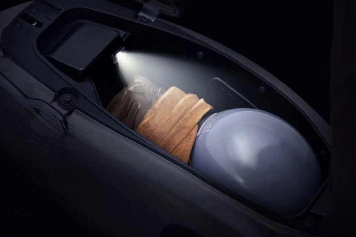 Đáng chú ý, chất lượng hoàn thiện tổng thể của xe thể hiện mức độ chăm chút cao, vượt trên tiêu chuẩn thường thấy ở các mẫu scooter phổ thông thiên về công năng.