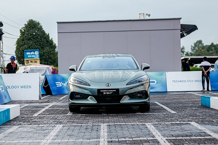 Với Yangwang U8 và Denza Z9 GT, người tiêu dùng Việt Nam đã có thêm lựa chọn cao cấp mang đậm công nghệ tương lai, đồng thời cũng là bước khẳng định vị thế ngày càng vững chắc của BYD trên bản đồ xe điện toàn cầu.