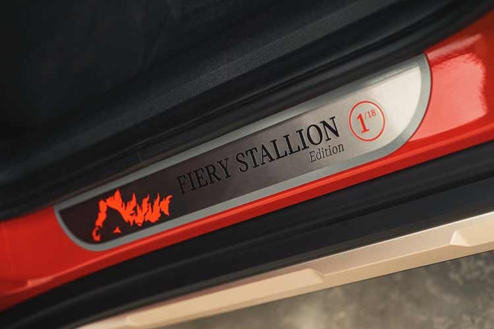 Đi kèm là các hệ thống an toàn cao cấp ADAS như kiểm soát hành trình thích ứng, cảnh báo phương tiện cắt ngang phía sau, hỗ trợ đậu xe, camera 3D toàn cảnh...