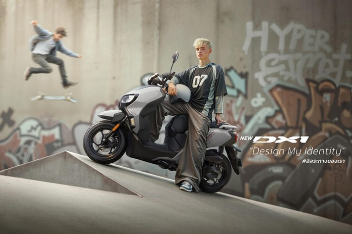 Xe sở hữu khoảng sáng gầm 110 mm đáp ứng tốt hạ tầng đô thị phổ biến, trong khi chiều dài cơ sở 1.300 mm tạo sự cân bằng giữa độ ổn định khi chạy thẳng và khả năng xoay trở linh hoạt trong không gian hẹp.