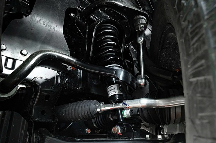 Đáng chú ý, Navara thế hệ mới còn duy trì khả năng kéo tối đa 3.500 kg, tải trọng từ 950 đến 1.047 kg – phù hợp tiêu chuẩn phân khúc bán tải cỡ trung.