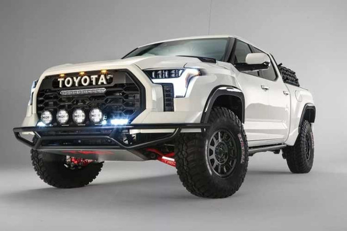 Việc Toyota Tundra TRD Hammer 2027 ra mắt được xem là bước đi chiến lược trong bối cảnh các dòng xe off-road chuyên dụng đang mang lại biên lợi nhuận khổng lồ, nơi mà những cái tên như RAM 1500 TRX hay Ford Raptor đang làm mưa làm gió.