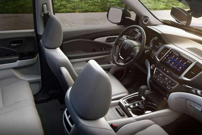 Tất nhiên, không có mẫu xe bán tải nào hoàn hảo. Với Honda Ridgeline, các lỗi được ghi nhận phổ biến nhất liên quan đến hệ thống điện tử trong xe như hệ thống thông tin giải trí và màn hình hiển thị thông tin trên kính lái (HUD). Một số chủ xe cũng phản ánh những trục trặc về phần cứng mang tính cá biệt, chẳng hạn cơ cấu mở ghế sau bị kẹt và phải thay thế.