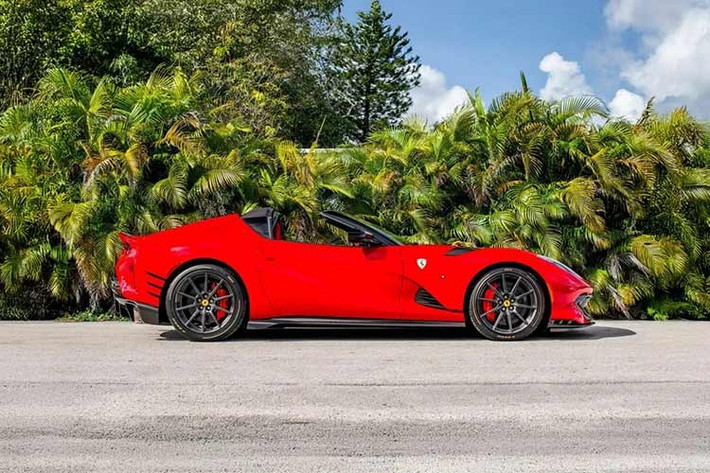 Khi Ferrari ra mắt 812 Competizione A biến thể mui trần của phiên bản 812 hardcore nhất, với số lượng giới hạn chỉ 599 chiếc. Những chiếc xe này được hãng tìm kiếm chủ nhân một cách chặt chẽ và chỉ có khách hàng thuộc top đầu trong danh sách khách VIP của Ferrari được mời mua.