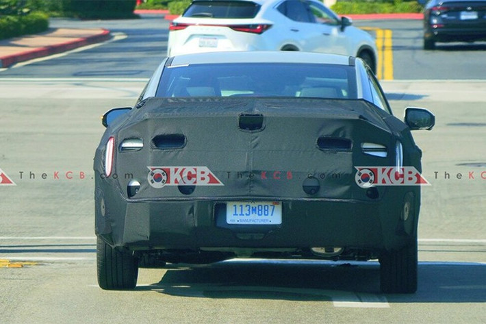 Bên cạnh thiết kế mới, Elantra 2027 dự kiến vẫn giữ lại các tùy chọn động cơ hiện tại, bao gồm máy xăng 1.6L, phiên bản LPG dành cho một số thị trường và hệ truyền động hybrid.